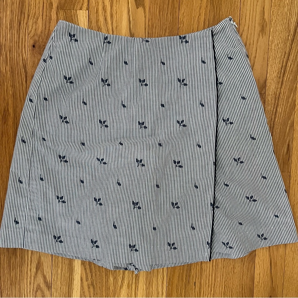Liz Claiborne Liz Sport Skort | Navy Stripe | Size 8